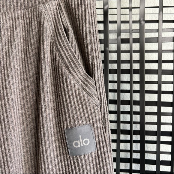 Alo yoga muse sweatpant jogger - Picture 4 of 7